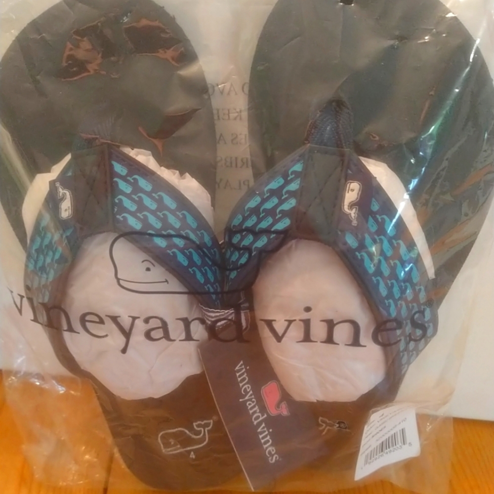 Vineyard Vines Navy and Teal Flip Flops SZ. 4 Youth
